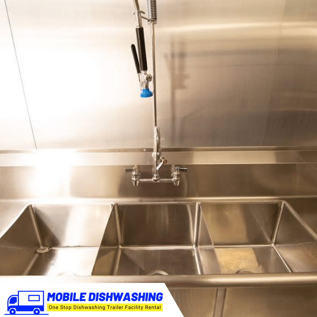 38FT-High-Temp-Conveyor-Dishwashing-Trailer-06.png
